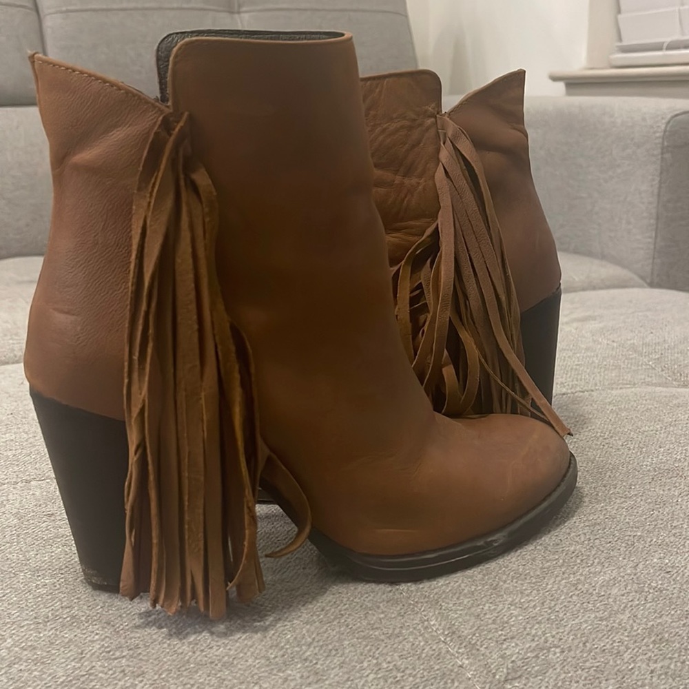 Steve Madden brown fringe boots size 9